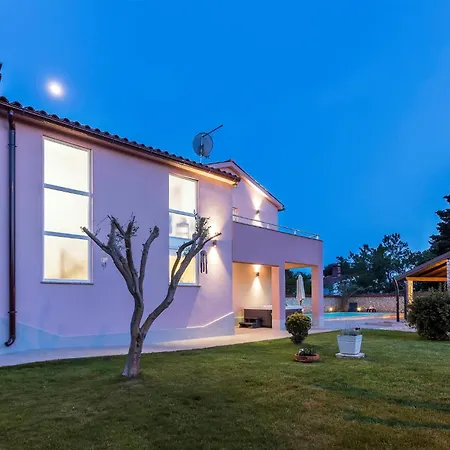 Lovely In With House Sea View Pula