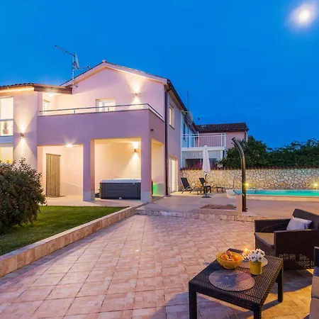 Lovely In With House Sea View