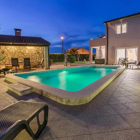 Lovely In With House Sea View