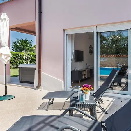 Holiday home Lovely In With House Sea View