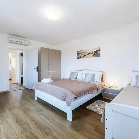 Holiday home Lovely In With House Sea View Pula