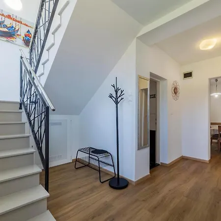 Lovely In With House Sea View Pula