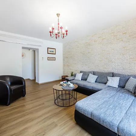 Lovely In With House Sea View